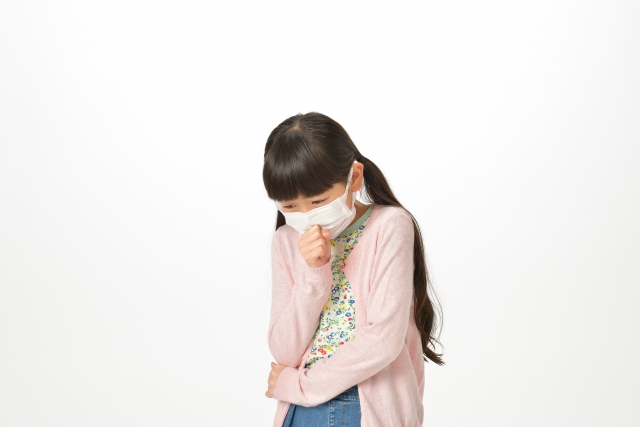 乾い た 咳 が 続く 熱 は ない 子供